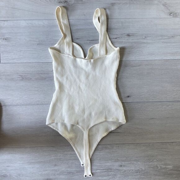 Abercrombie & Fitch cream V-neck‎ ribbed sweater bodysuit, L Nwot - Picture 5 of 5
